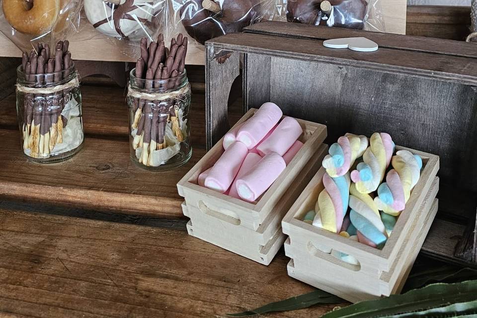 Mesa de chuches y dulces
