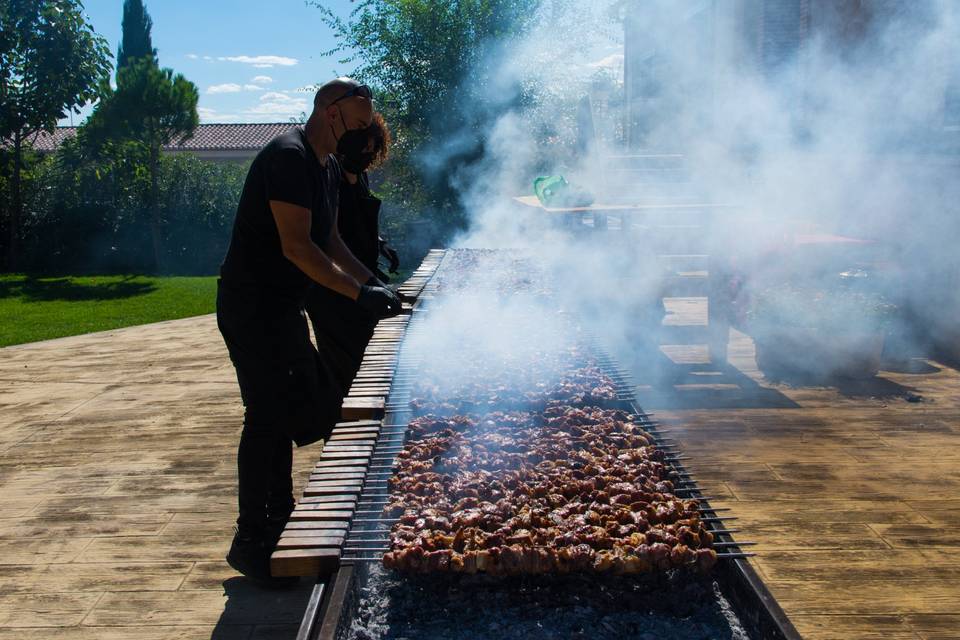 Pinchos a la brasa en directo