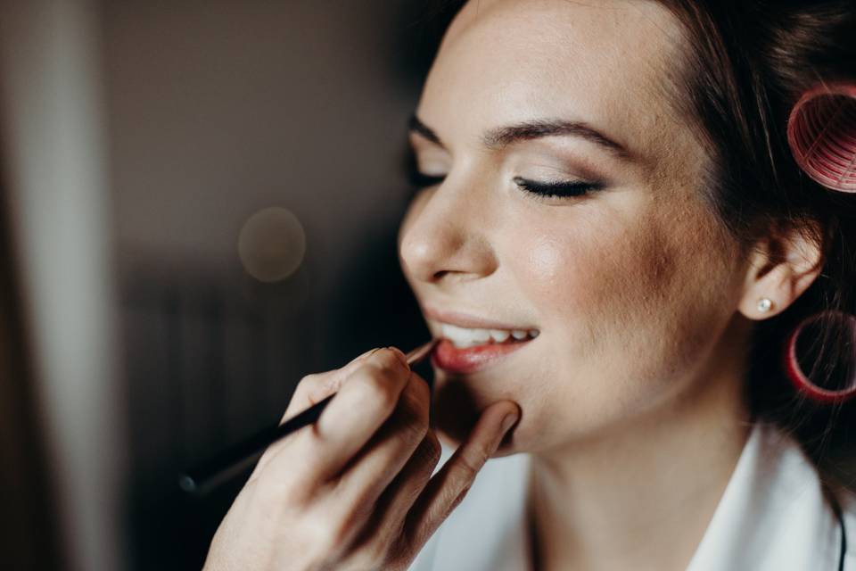 Maquillaje novia labios rojos