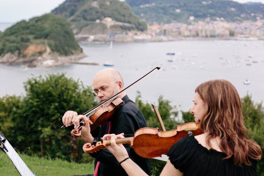 Sotto Voce, dúo de violines