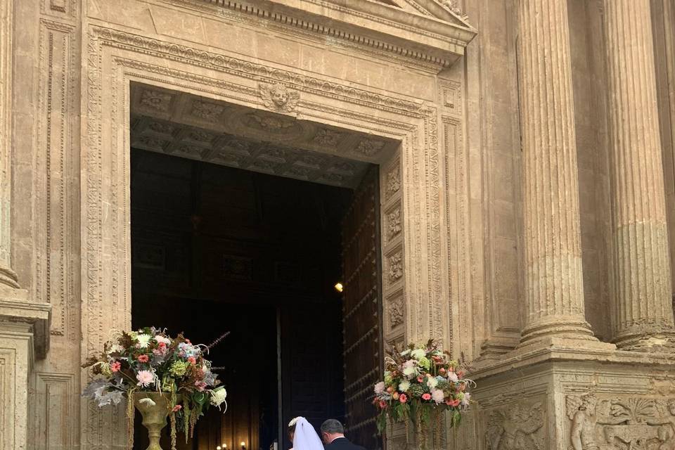 Entrada a la iglesia