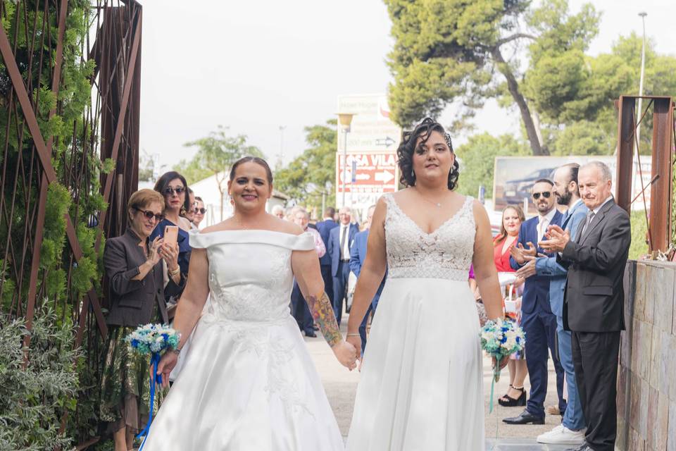 Entrada triunfal de las novias