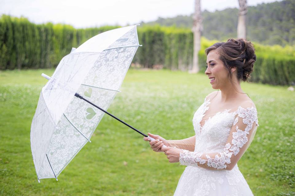 Novia previsora por si llueve