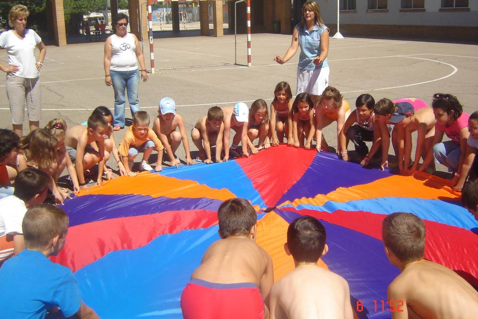 Chiribita y Chilindrina repartiendo ilusiones en el super