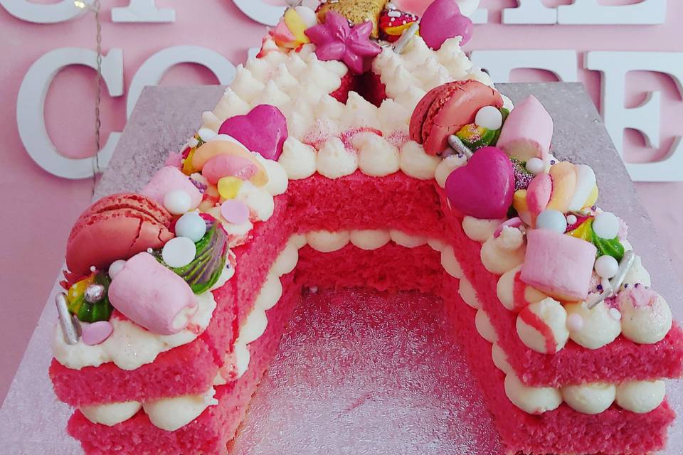 Pastel letter cake fr unicornio