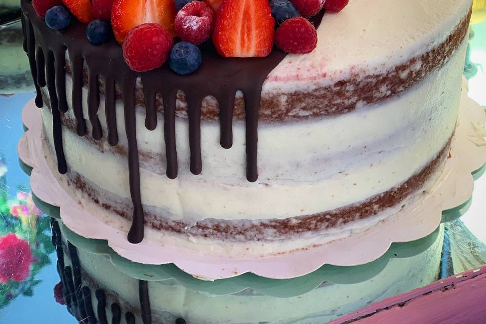 Frutos rojos y naked cake