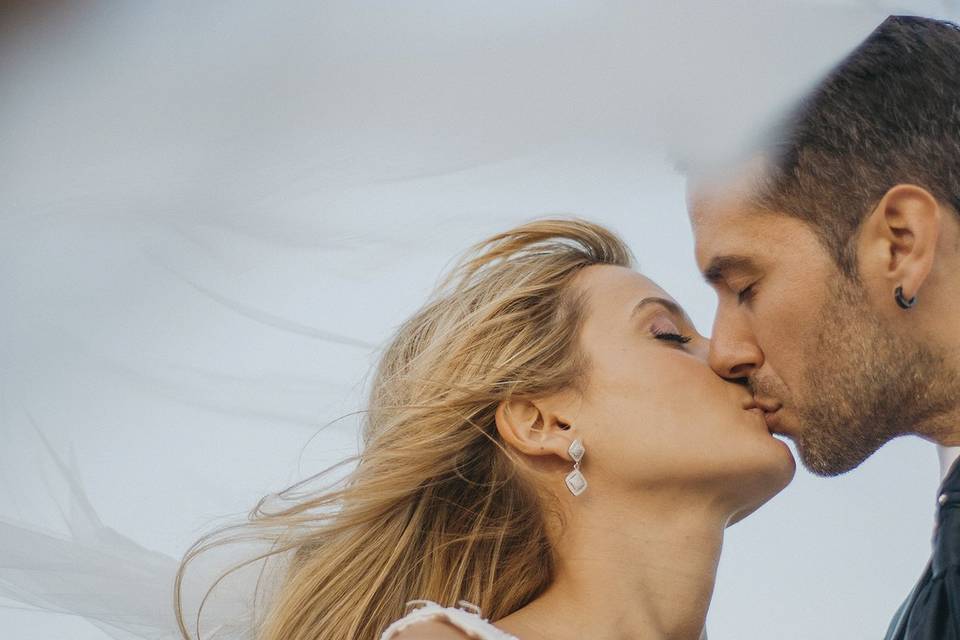 Beso y velo