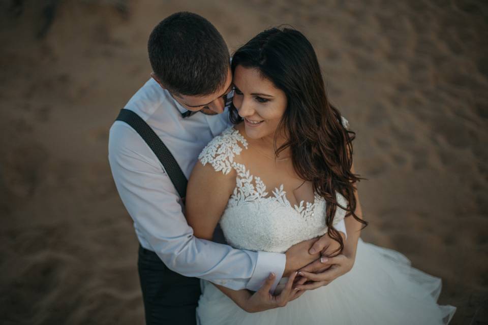 Abrazo novios