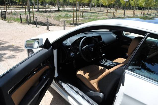 Mercedes Blanco interior