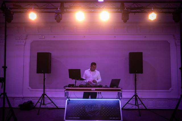 Dj en barra libre