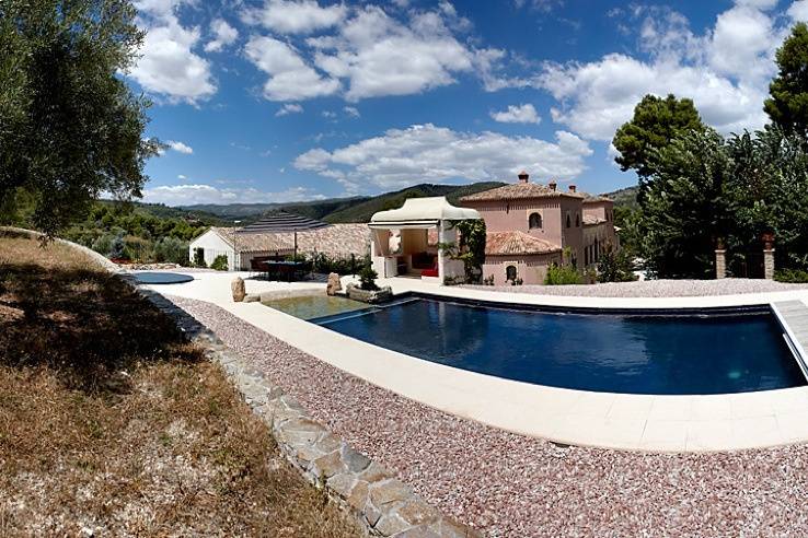 Piscina con jacuzzi