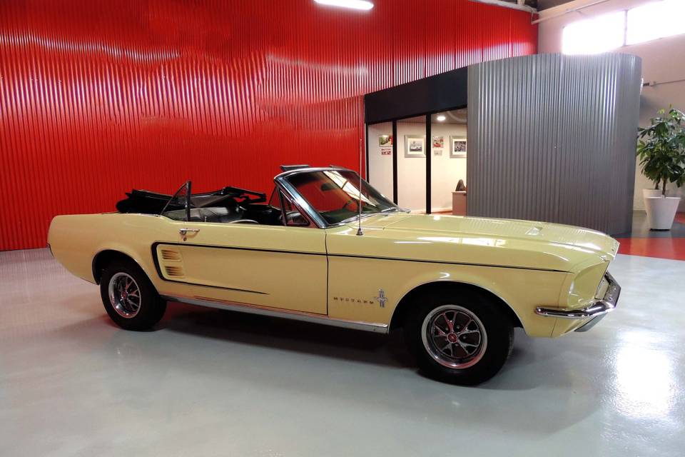 1967 Ford Mustang Amarillo