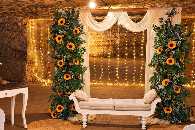 Altar de girasoles en la cueva