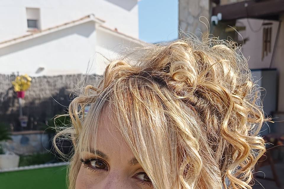 Novia , recogido y maquillaje