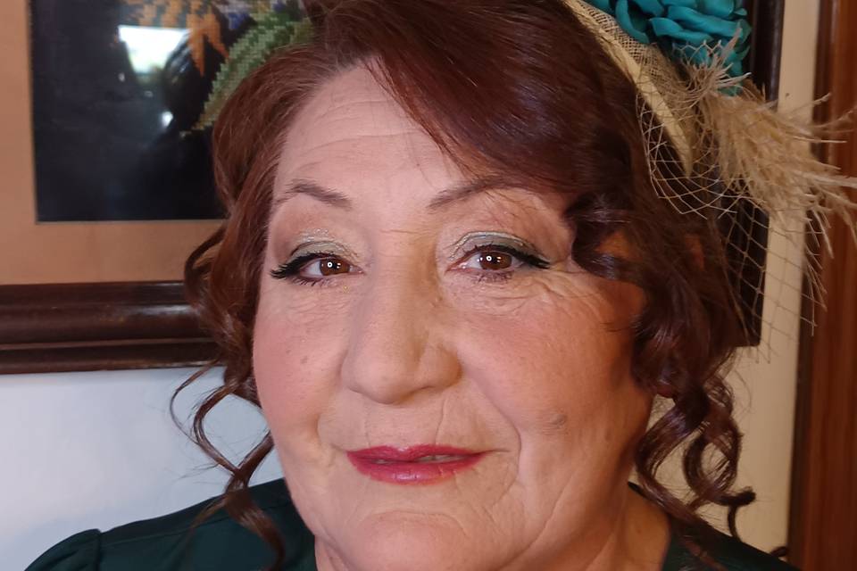 Maquillaje y recogido