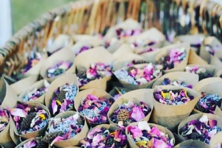 Confetti de lavanda y petalos