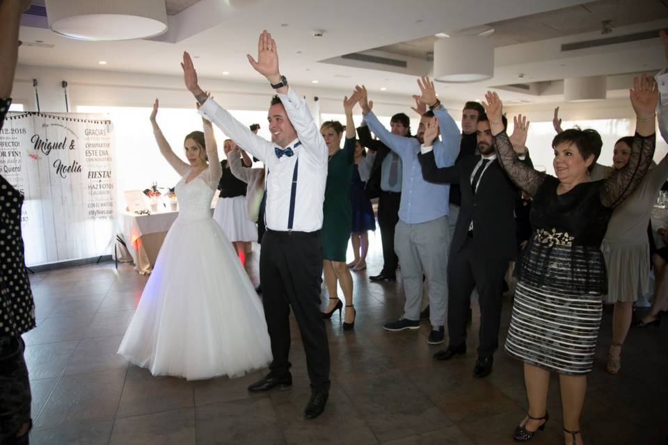 Novios bailando