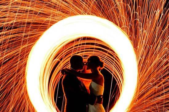 Entrada de los novios con fuego frío