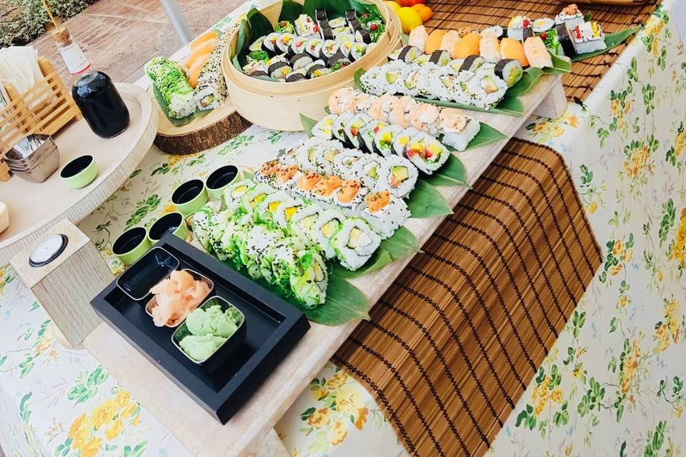 Mesa de sushi variado