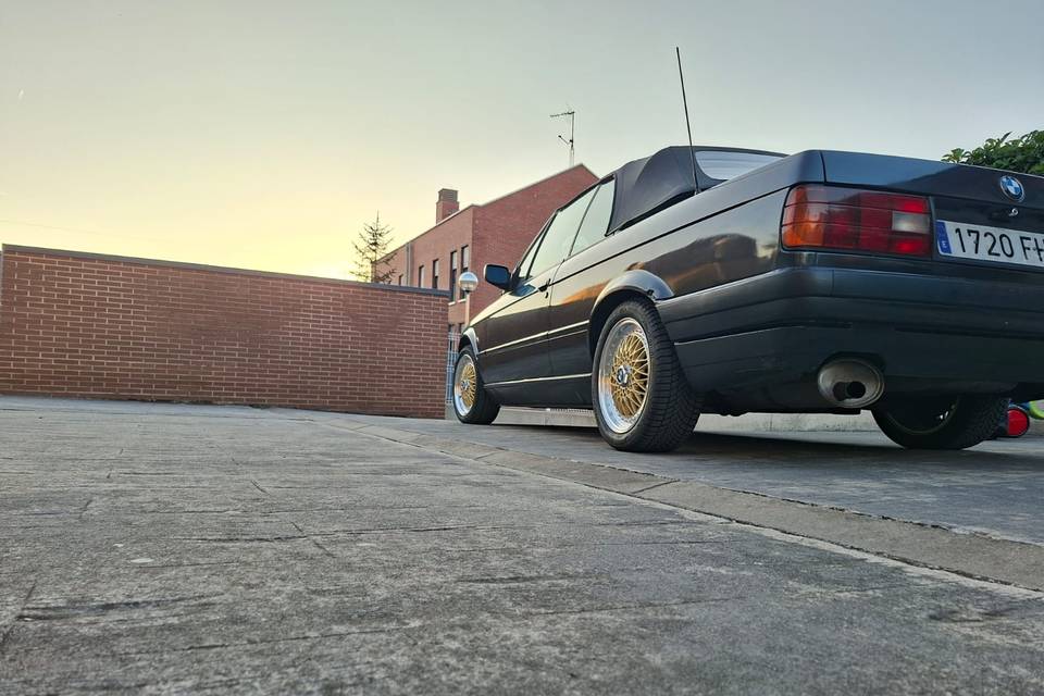 E30