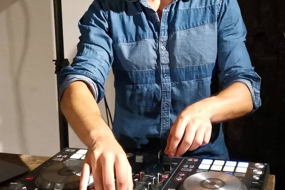 DJ Oscar Coduras