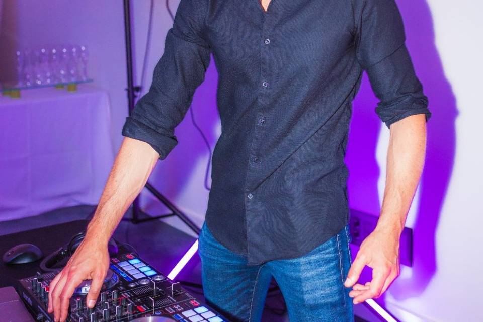 DJ Oscar Coduras