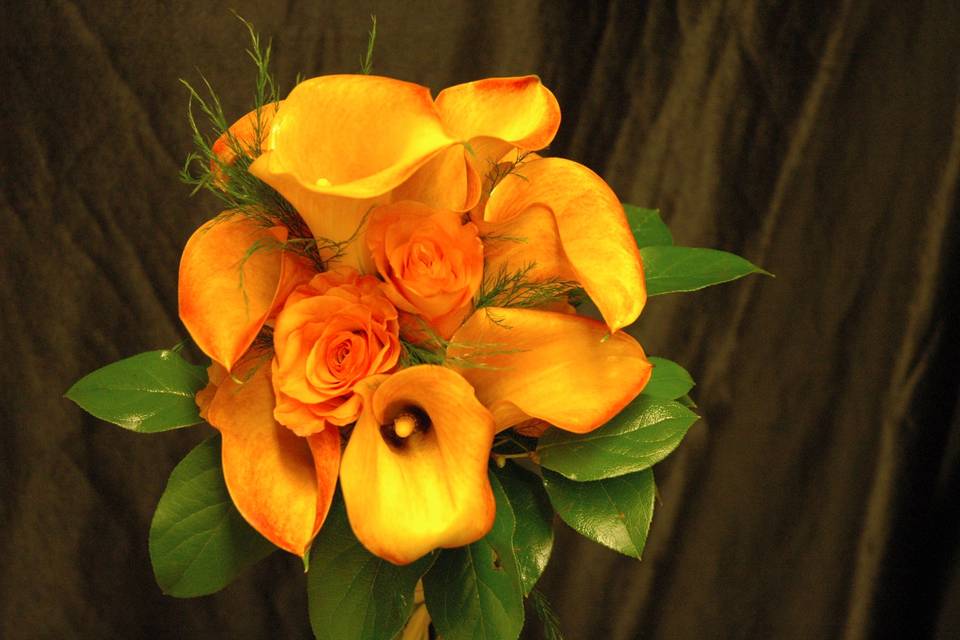 Bouquet calas mango con tallos vistos