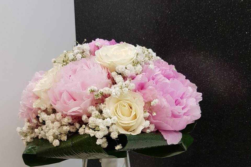 Bouquet de peonias y rosas