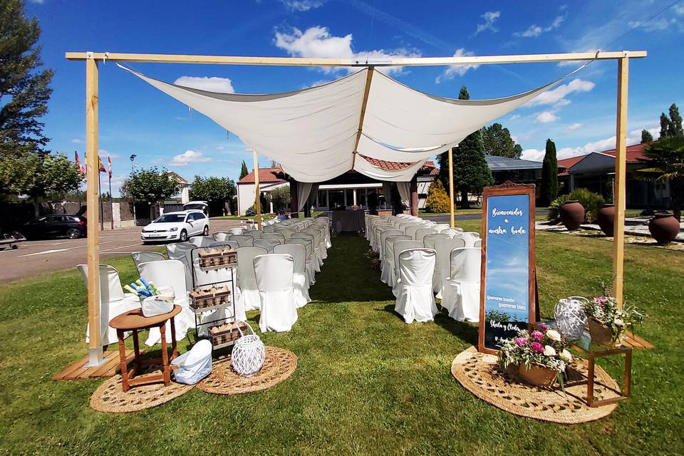 Ceremonia en el jardín.