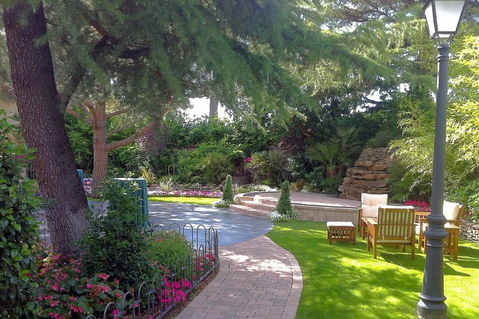 Jardín de la cabaña (vista desde el puente)