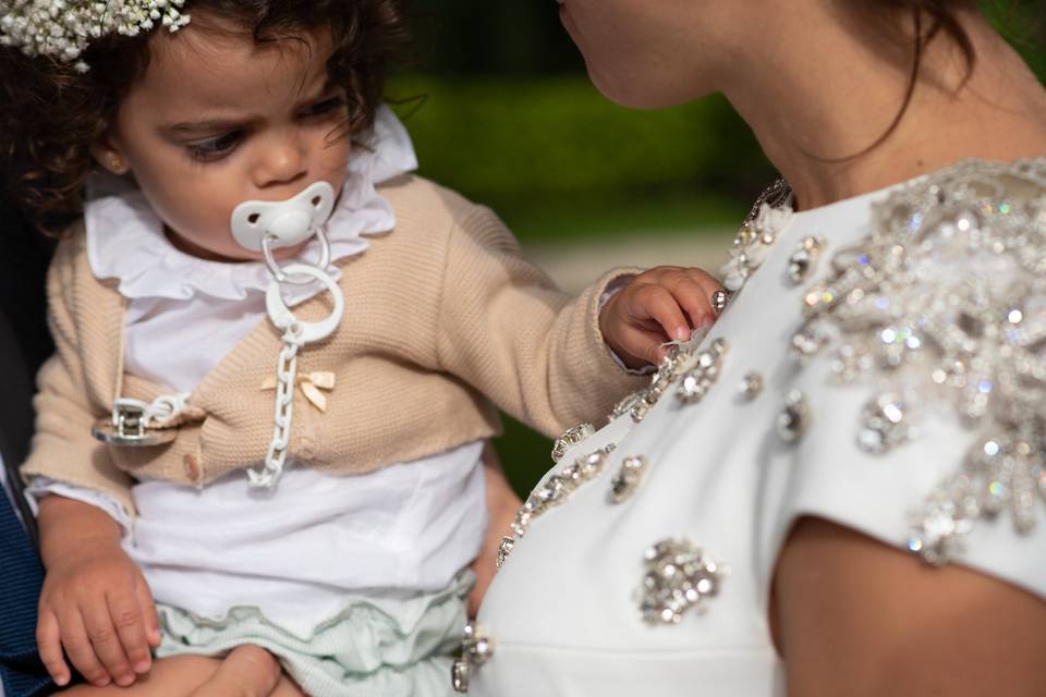 Detalle niña y vestido