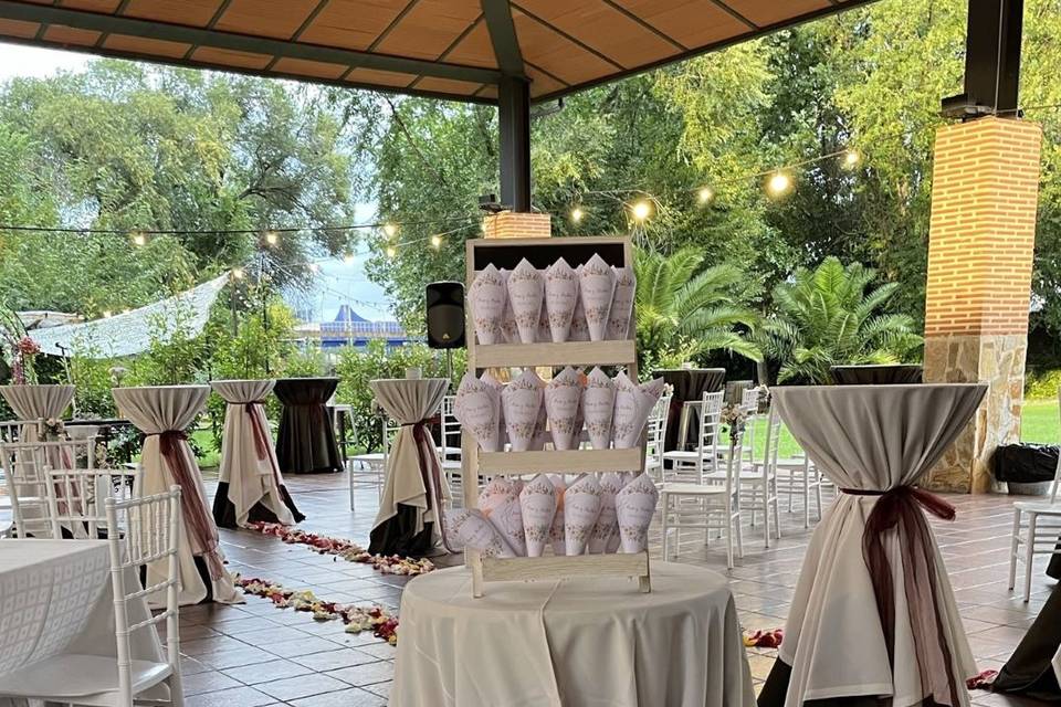 Mesa grande boda pequeña