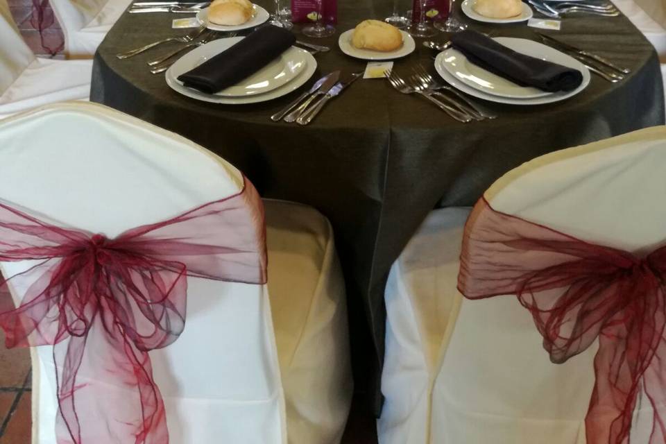 Mesa decorada por los novios