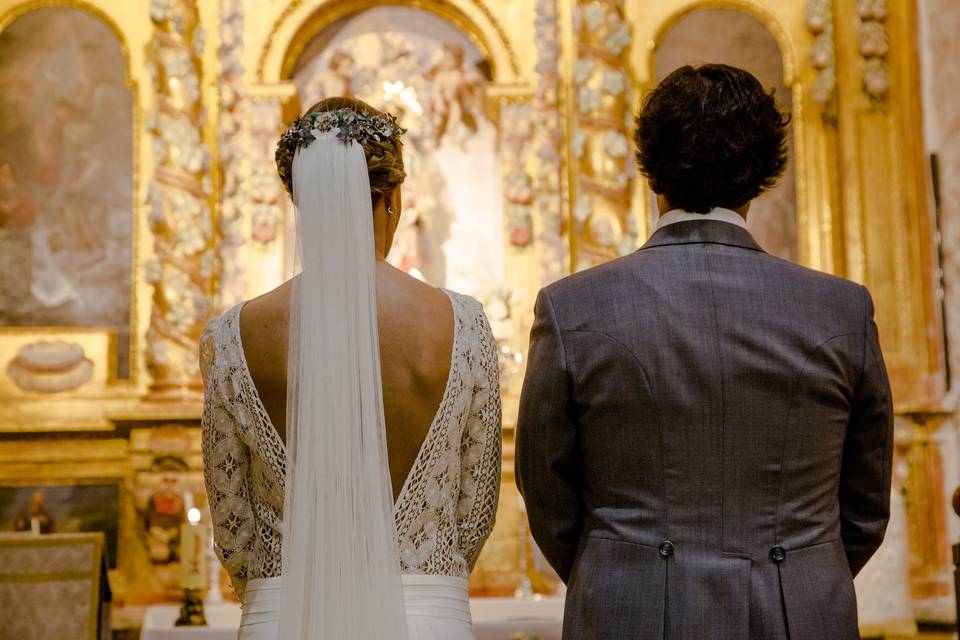 Novios en el altar