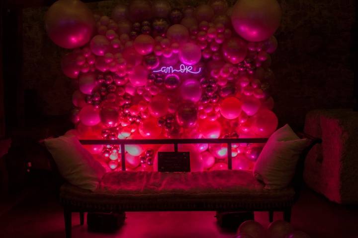 PHOTOCALL. MURAL DE GLOBOS