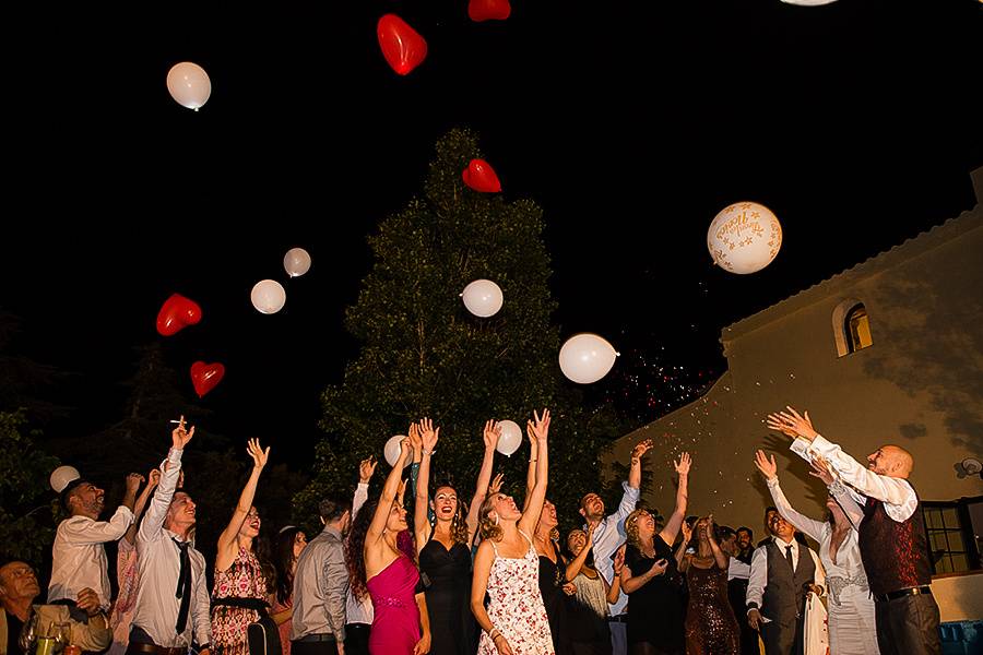 Lanzamiento de globos luminosos