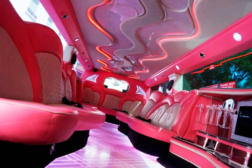 Hummer H2 rosa interior