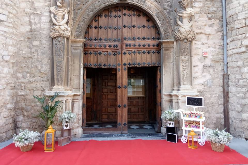 Decoración de la puerta de la iglesia