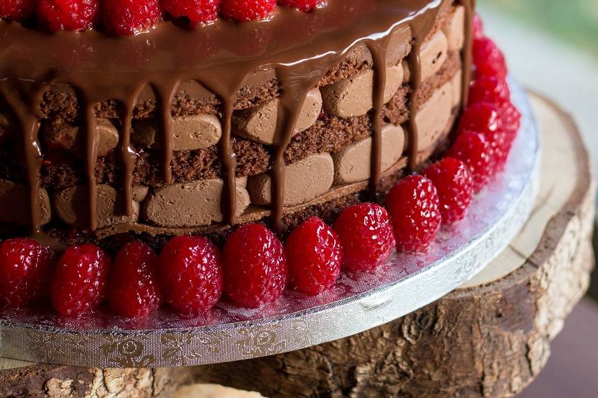 Drip cake de chocolate y fruta