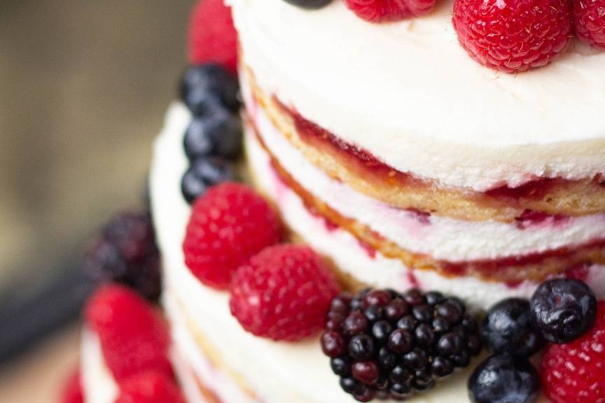 Naked cake de tres pisos