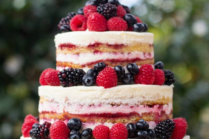 Naked cake de tres pisos