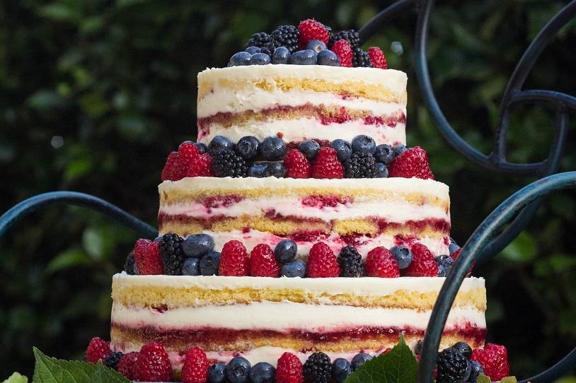 Naked cake de tres pisos