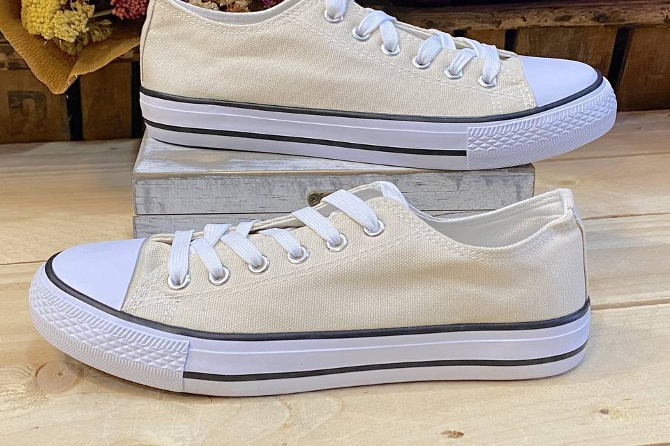 Deportivos beige tipo converse