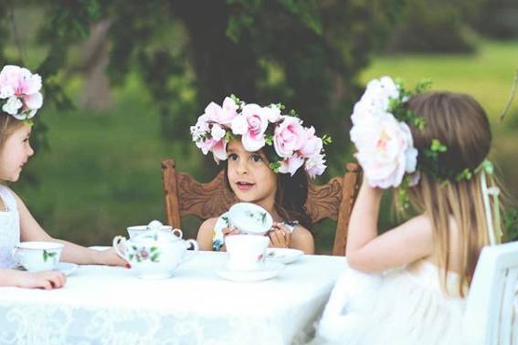 Los niños, boda paralela