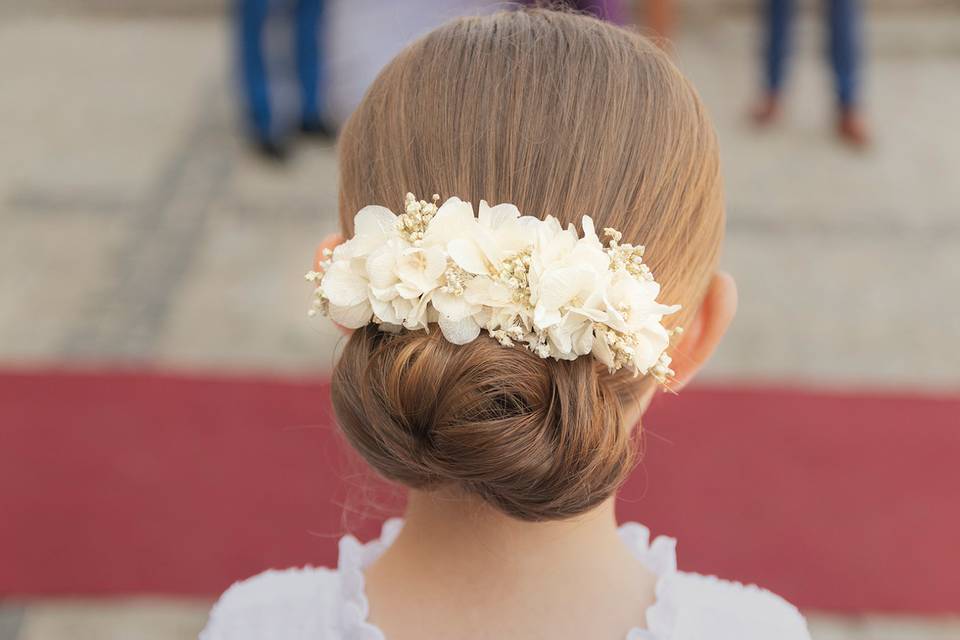 Tocado de flores preservadas