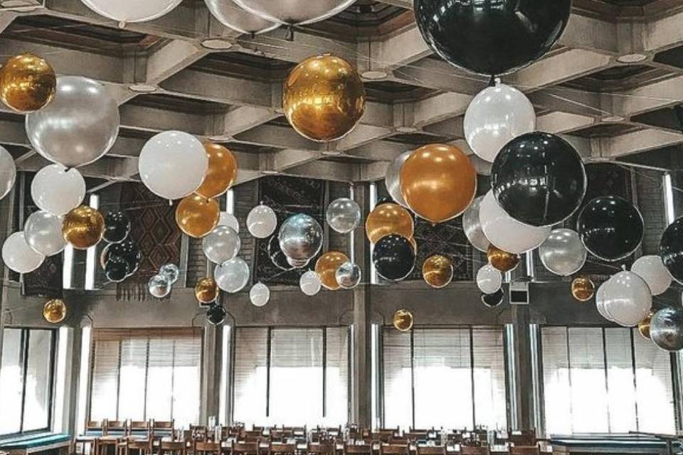 Techo cubierto de globos