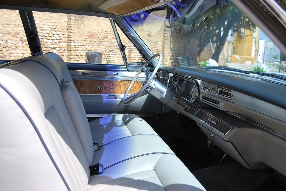 Interior cadillac