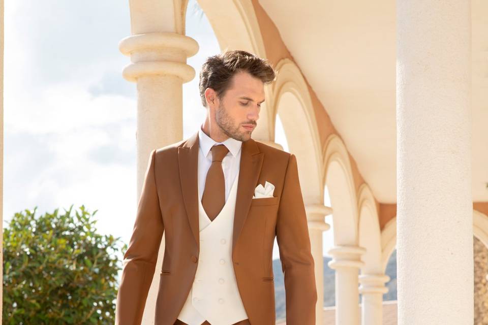 Traje  novio  camel paulino