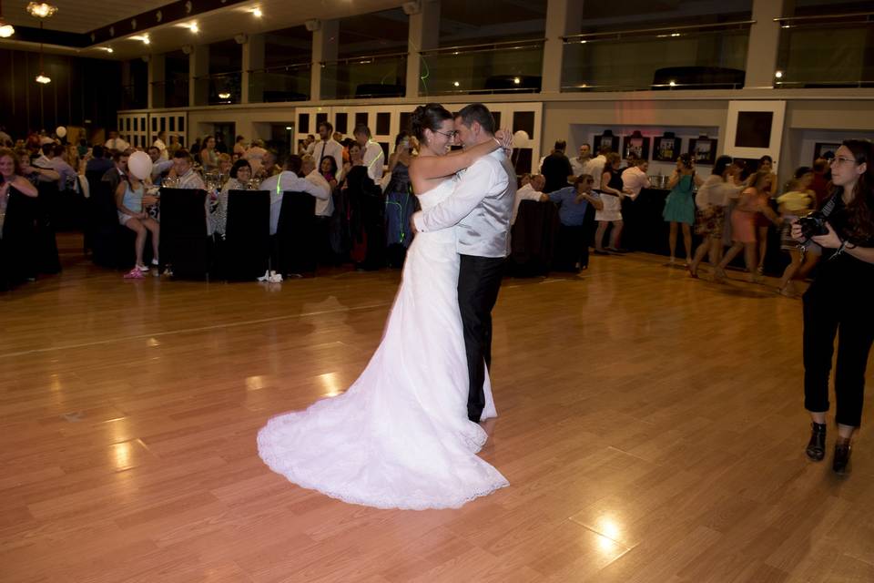 Románticos en su baile