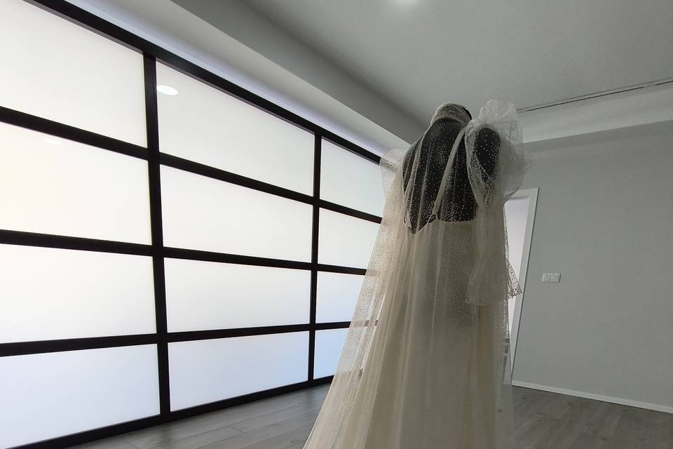 Vestido con abrigo de tul